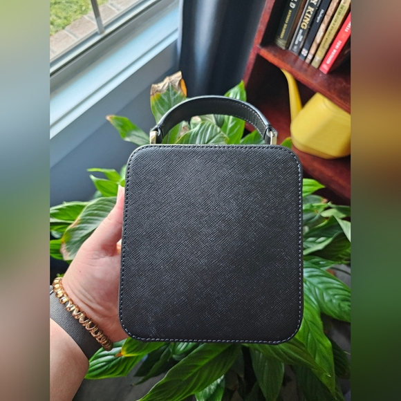 Kate Spade Daisy Flower Vanity Crossbody Purse - Picture 4 of 8